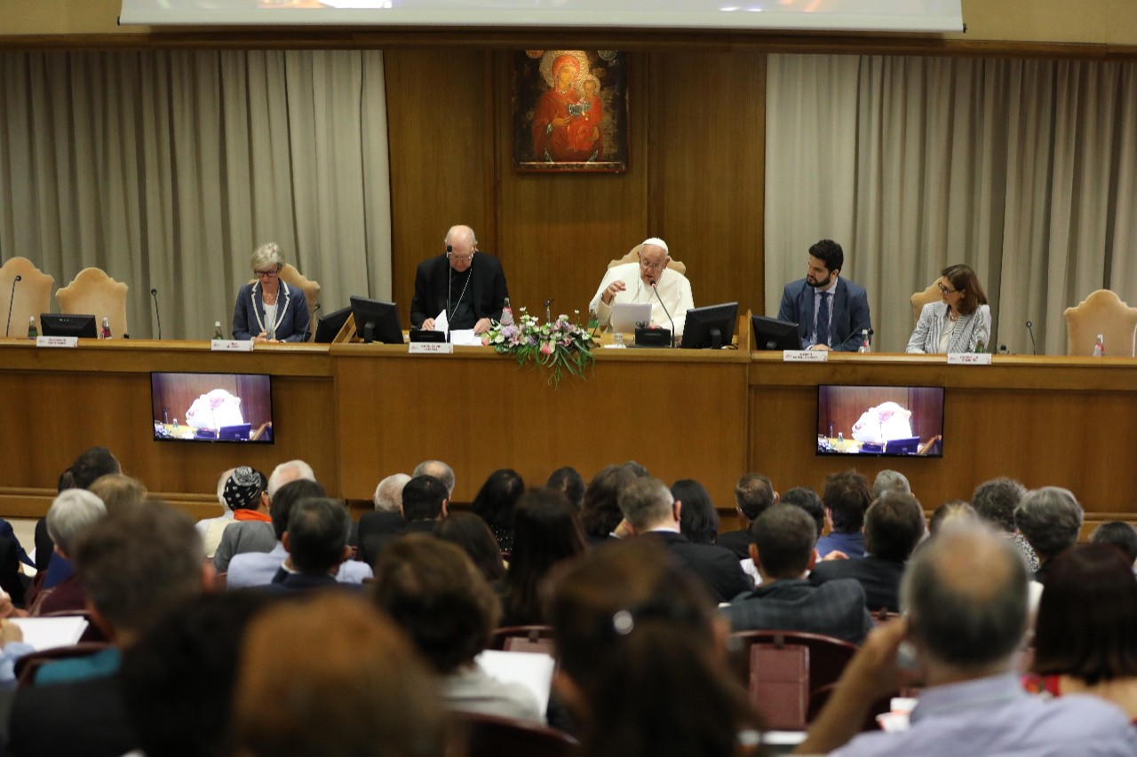 PapaFrancesco_Moderatori24.jpeg